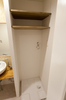名古屋市リノベーション　実例Ａ　洗濯機用のパンを設けた選択コーナー。上部に棚を設けて有効利用しています。