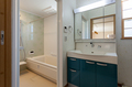 洗面ボウルは少し広めに、浴室も洗い場が少し広くとっており、ゆとりある空間です。